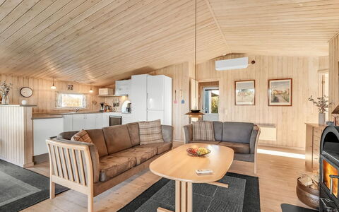 Benjamina - 530M to the Fjord: Meubles, Design Intérieur, Sol, Bois, Sol, Plafond, Parquet, Chaise, Table, Éclairage
