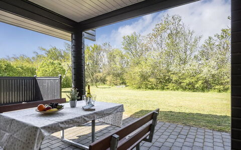 Fenja - 500M to the Fjord: Meubles, Porche, Lot Terre, Domicile, Plafond, Ombre, Chaise, Mobilier De Jardin, Jardin, Cour