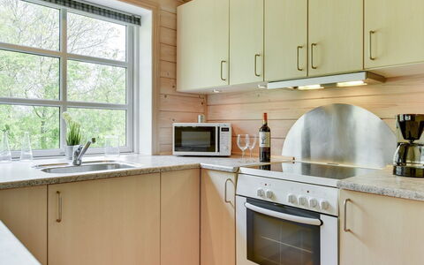 Fenja - 500M to the Fjord: Cuisine, Comptoir, Appareil De Cuisine, Sol, Bois, Design Intérieur, Cabinetry, Luminaire Plomberie, Sol, Principaux Appliance