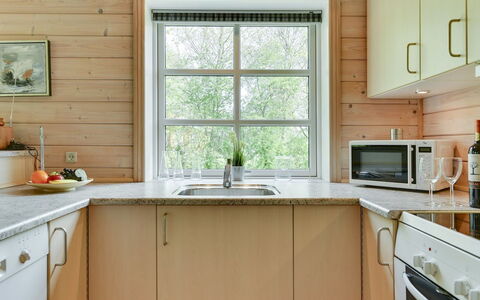 Fenja - 500M to the Fjord: Cuisine, Sol, Comptoir, Bois, Appareil De Cuisine, Design Intérieur, Luminaire Plomberie, Cabinetry, Sol, Meubles