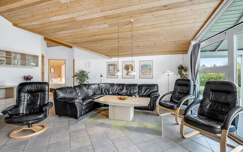 Ingbritt - 700M to the Fjord: Meubles, Design Intérieur, Bois, Sol, Plafond, Canapé, Sol, Salon, Éclairage, Pièce