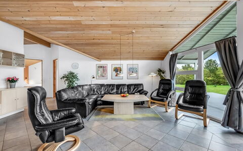 Ingbritt - 700M to the Fjord: Design Intérieur, Meubles, Sol, Plafond, Bois, Canapé, Sol, Salon, Éclairage, Pièce