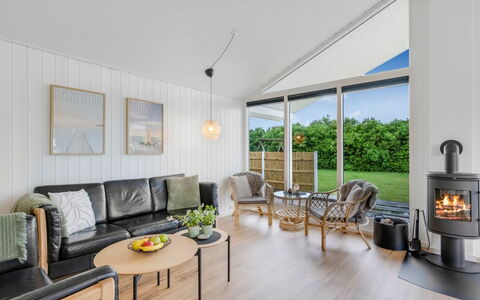 Picabo - 750M to the Fjord: Meubles, Design Intérieur, Sol, Canapé, Sol, Bois, Plafond, Salon, Table, Chaise