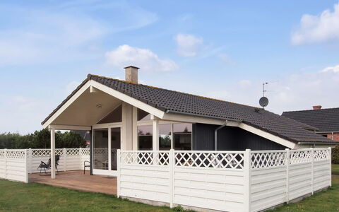 Picabo - 750M to the Fjord: Maison, Domicile, Toit, Chalet, Biens, Aménagement Paysager, Batiments Jardin, Siding, Ferme