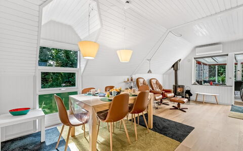 Dorthe - 300M to the Fjord: Meubles, Design Intérieur, Sol, Bois, Sol, Plafond, Parquet, Chaise, Table, Éclairage