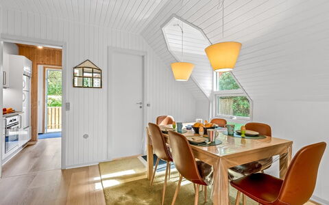 Dorthe - 300M to the Fjord: Meubles, Design Intérieur, Sol, Bois, Sol, Plafond, Parquet, Chaise, Table, Éclairage