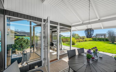 Sigbrith - 350M to the Fjord: Meubles, Design Intérieur, Sol, Bois, Sol, Plafond, Parquet, Chaise, Table, Éclairage
