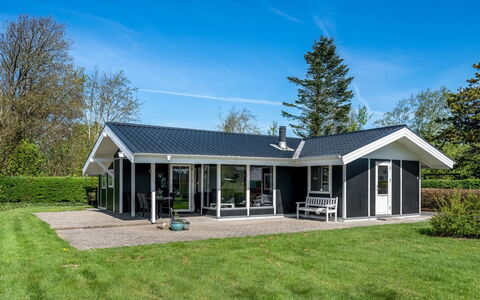 Sigbrith - 350M to the Fjord: Meubles, Design Intérieur, Sol, Bois, Sol, Plafond, Parquet, Chaise, Table, Éclairage