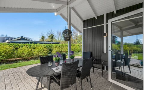 Sigbrith - 350M to the Fjord: Meubles, Design Intérieur, Sol, Bois, Sol, Plafond, Parquet, Chaise, Table, Éclairage