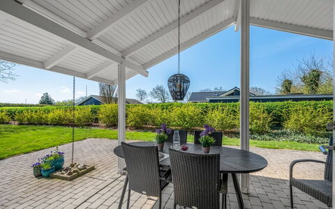 Sigbrith - 350M to the Fjord: Meubles, Design Intérieur, Sol, Bois, Sol, Plafond, Parquet, Chaise, Table, Éclairage