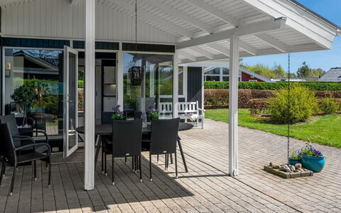 Sigbrith - 350M to the Fjord: Meubles, Design Intérieur, Sol, Bois, Sol, Plafond, Parquet, Chaise, Table, Éclairage