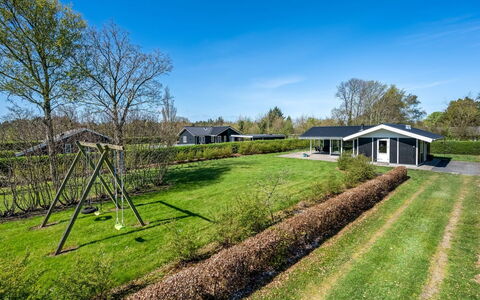 Sigbrith - 350M to the Fjord: Meubles, Design Intérieur, Sol, Bois, Sol, Plafond, Parquet, Chaise, Table, Éclairage