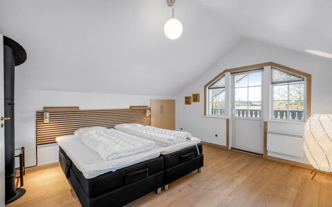 Adelia - 850M to the Fjord: Design Intérieur, Bois, Plafond, Lit, Chambre, Meubles, Sol, Sol, Pièce, Cadre De Lit