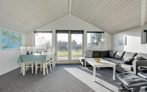 Ingward - 300M to the Fjord: Sol, Design Intérieur, Plafond, Sol, Salon, Chaise, Canapé, Tapis, Dur