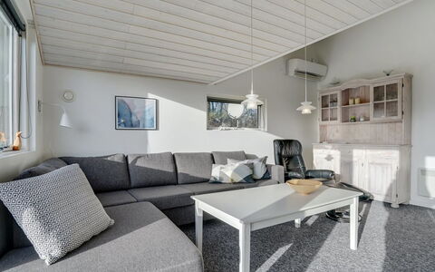 Ingward - 300M to the Fjord: Meubles, Canapé, Design Intérieur, Sol, Bois, Sol, Plafond, Salon, Domicile