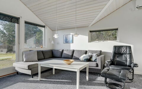Ingward - 300M to the Fjord: Meubles, Design Intérieur, Canapé, Sol, Bois, Salon, Sol, Plafond, Domicile, Éclairage