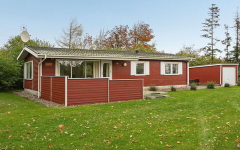 Leny - 450M to the Fjord: Maison, Chalet, Toit, Batiments Jardin, Ombre, Cabanon, Arrière-Cour, Mobilier De Jardin, Cour, Pelouse
