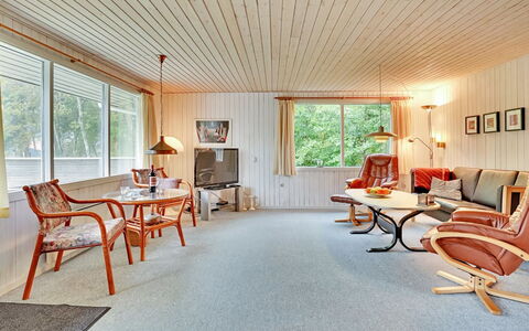 Leny - 450M to the Fjord: Design Intérieur, Plafond, Sol, Meubles, Sol, Domicile, Salon, Pièce, Chaise, Luminaire