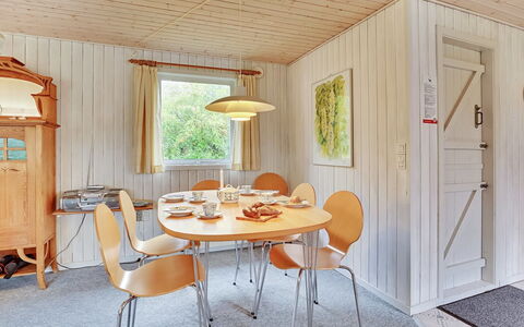 Leny - 450M to the Fjord: Design Intérieur, Meubles, Sol, Bois, Plafond, Sol, Luminaire, Salle À Manger, Chaise, Table Cuisine Et Salle A Manger