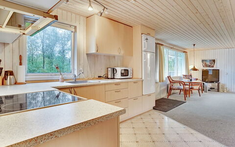 Leny - 450M to the Fjord: Bois, Plafond, Design Intérieur, Sol, Comptoir, Sol, Cuisine, Pièce, Domicile, Luminaire