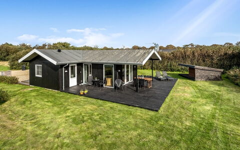 Holm - 700M to the Fjord: Chalet, Domicile, Maison, Toit, Porche, Biens, Siding, Batiments Jardin, Ferme, Cour
