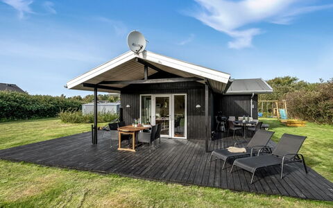 Holm - 700M to the Fjord: Chalet, Domicile, Maison, Toit, Porche, Biens, Siding, Batiments Jardin, Ferme, Cour