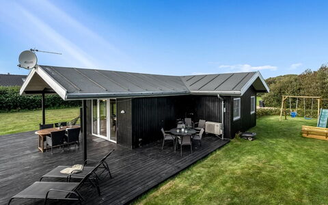 Holm - 700M to the Fjord: Chalet, Domicile, Maison, Toit, Porche, Biens, Siding, Batiments Jardin, Ferme, Cour