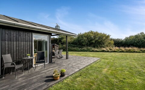 Holm - 700M to the Fjord: Chalet, Domicile, Maison, Toit, Porche, Biens, Siding, Batiments Jardin, Ferme, Cour