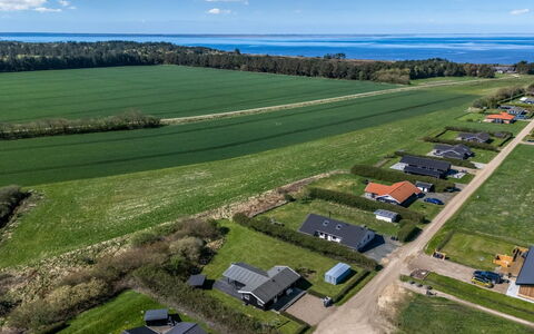Holm - 700M to the Fjord: Chalet, Domicile, Maison, Toit, Porche, Biens, Siding, Batiments Jardin, Ferme, Cour