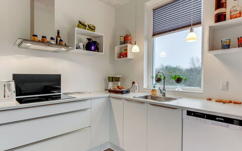 Timotej - 75M to the Fjord: Appareil De Cuisine, Cuisine, Comptoir, Design Intérieur, Principaux Appliance, Cabinetry, Électroménager, Mur, Plafond, Meubles