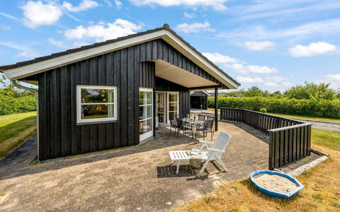 Saara - 700M to the Fjord: Meubles, Design Intérieur, Chaise, Sol, Table, Recours, Sol, Plafond, Pièce, Eco Hôtel