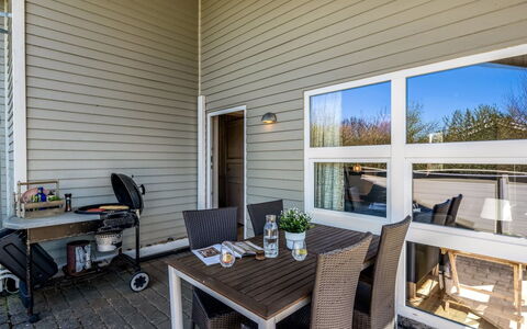 Ellis - 700M to the Fjord: Domicile, Zone Résidentielle, Maison, Chalet, Toit, Lot Terre, Siding, Jardin, Biens, Pelouse