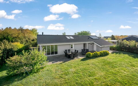 Heide - 750M to the Fjord: Maison, Domicile, Zone Résidentielle, Toit, Chalet, Biens, Pelouse, Ferme, Aménagement Paysager, Jardin
