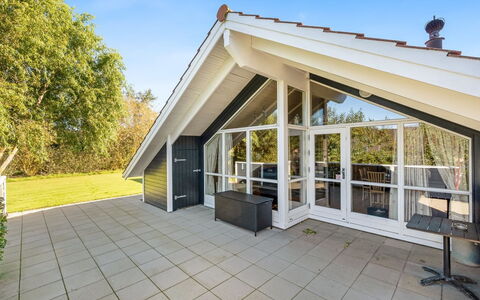 Thit - 1.2Km to the Fjord: Meubles, Design Intérieur, Sol, Bois, Sol, Plafond, Parquet, Chaise, Table, Éclairage