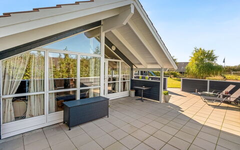 Thit - 1.2Km to the Fjord: Meubles, Design Intérieur, Sol, Bois, Sol, Plafond, Parquet, Chaise, Table, Éclairage