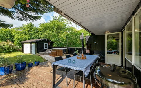 Nelina - 950M to the Fjord: Meubles, Design Intérieur, Sol, Bois, Sol, Plafond, Parquet, Chaise, Table, Éclairage