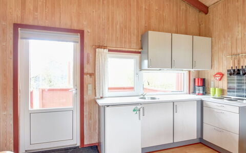Annik - 980M to the Fjord: Bois, Domicile, Cuisine, Plafond, Design Intérieur, Tache De Bois, Pièce, Évier, Comptoir, Evier