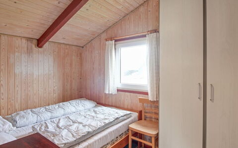 Annik - 980M to the Fjord: Bois, Chambre, Sol, Domicile, Sol, Lit, Tache De Bois, Dur, Plafond, Drap De Lit