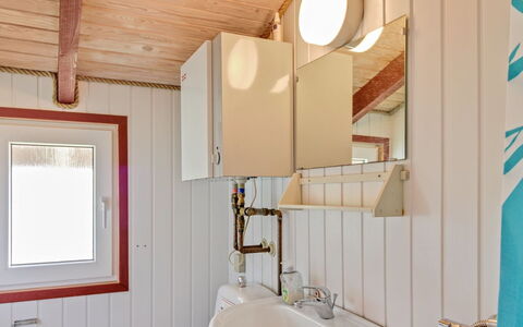 Annik - 980M to the Fjord: Bois, Design Intérieur, Luminaire Plomberie, Plafond, Sol, Sol, Pièce, Robinet, Lavabo, Salle De Bains