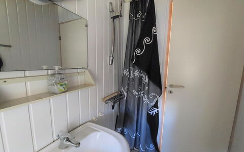 Annik - 980M to the Fjord: Luminaire Plomberie, Salle De Bains, Plomberie, Sol, Sol, Robinet, Design Intérieur, Lavabo, Évier, Pièce