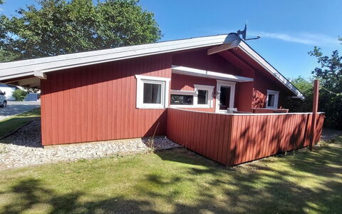 Annik - 980M to the Fjord: Toit, Maison, Chalet, Domicile, Dur, Tache De Bois, Cour, Batiments Jardin, Siding, Arrière-Cour