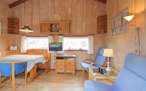 Annik - 980M to the Fjord: Meubles, Design Intérieur, Sol, Bois, Sol, Plafond, Parquet, Chaise, Table, Éclairage