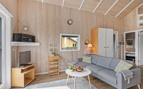 Remo - 990M to the Fjord: Bois, Design Intérieur, Sol, Meubles, Sol, Pièce, Plafond, Salon, Domicile, Canapé