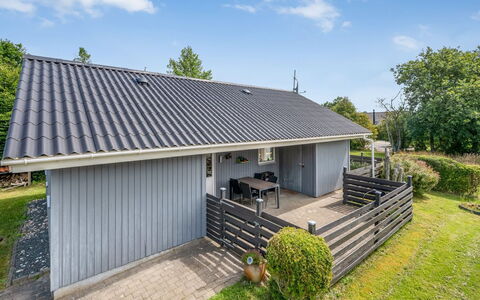 Remo - 990M to the Fjord: Maison, Toit, Domicile, Siding, Chalet, Biens, Ombre, Cour, Batiments Jardin, Jardin