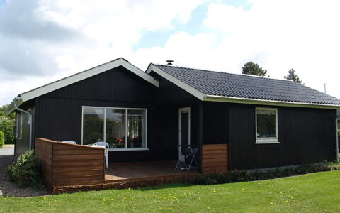 Theodor - 180M to the Fjord: Herbe, Maison, Toit, Chalet, Domicile, Siding, Batiments Jardin, Pelouse, Cour, Arrière-Cour