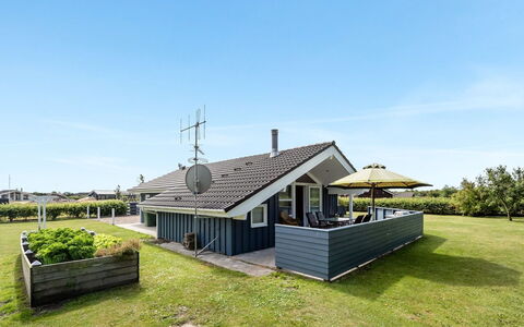 Tobbi - 1.1Km to the Fjord: Meubles, Design Intérieur, Sol, Bois, Sol, Plafond, Parquet, Chaise, Table, Éclairage