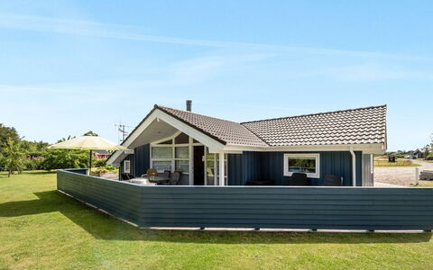 Tobbi - 1.1Km to the Fjord: Meubles, Design Intérieur, Sol, Bois, Sol, Plafond, Parquet, Chaise, Table, Éclairage