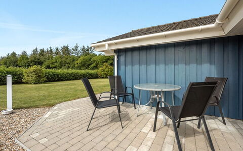 Tobbi - 1.1Km to the Fjord: Meubles, Design Intérieur, Sol, Bois, Sol, Plafond, Parquet, Chaise, Table, Éclairage