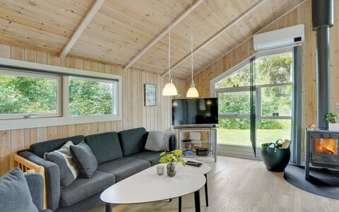 Jarik - 1.2Km to the Fjord: Meubles, Design Intérieur, Sol, Bois, Sol, Plafond, Parquet, Chaise, Table, Éclairage