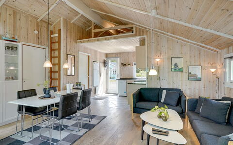 Jarik - 1.2Km to the Fjord: Meubles, Design Intérieur, Sol, Bois, Sol, Plafond, Parquet, Chaise, Table, Éclairage